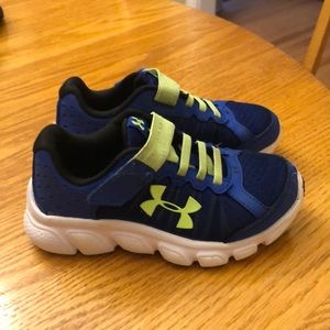 Toddler boys under armour sneakers